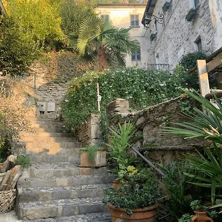 Giulio's Place, Cozy View Apartment Maccagno